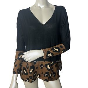 NWOT Summer 10 Black V Neck Animal Print Long Sleeve Knit Top
